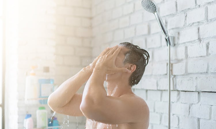 石鹸シャンプーに変えるとヘアワックスが落としやすい、泡切れがよく洗い流した後ヌルヌルしない、背中ニキビケアなどメリットがたくさん
