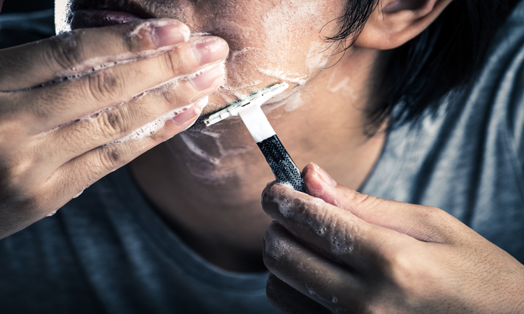 「髭剃り」の悩みをアンケート調査！カミソリ負けしないためにシェービングジェルが鍵！？